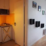 Studio-cabine Simple Et Fonctionnel A *