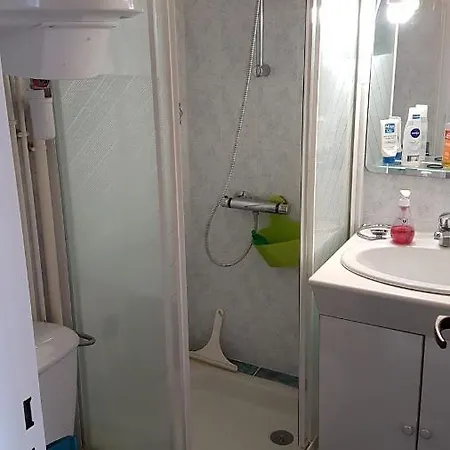 Studio-cabine Simple Et Fonctionnel A Apartamento
