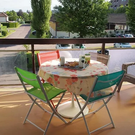 Studio-cabine Simple Et Fonctionnel à