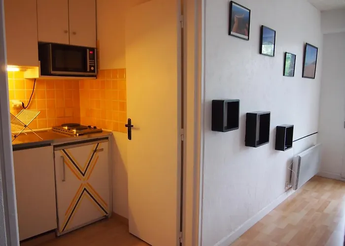 Studio-cabine Simple Et Fonctionnel A *